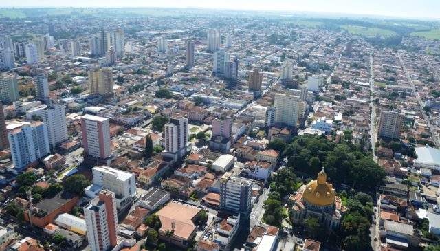 Imagem aérea de São Carlos, cujo mercado imobiliário deve seguir crescendo em 2023